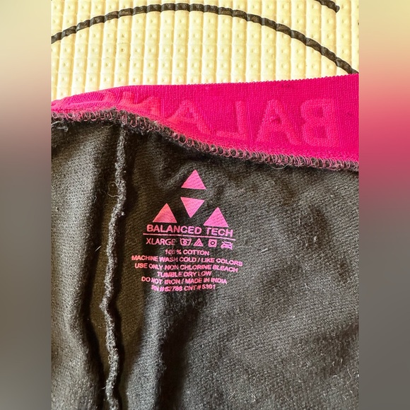 Balanced Tech Black/Pink Capris Size XL - Picture 5 of 5